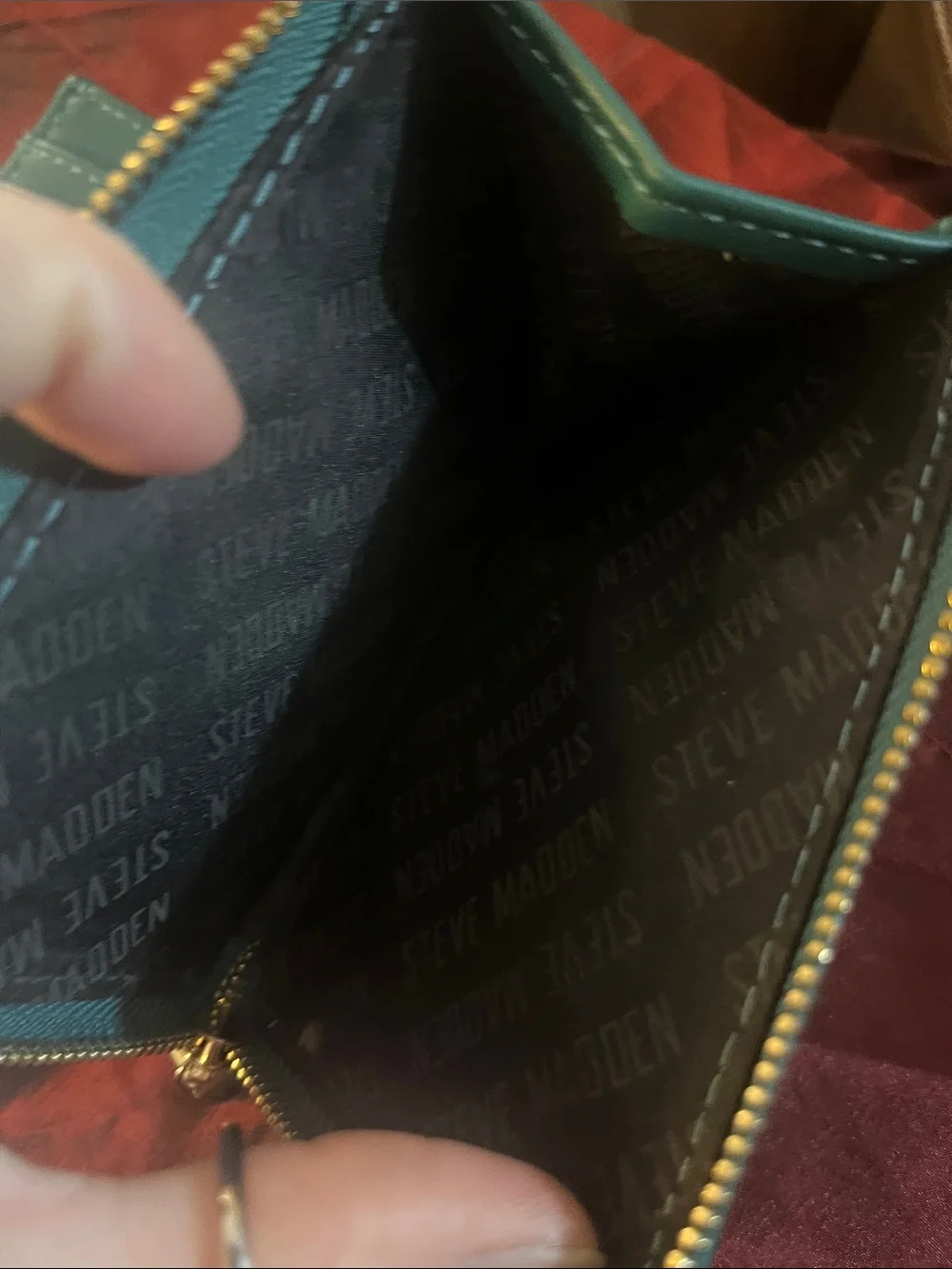 Steve Madden compact steve
